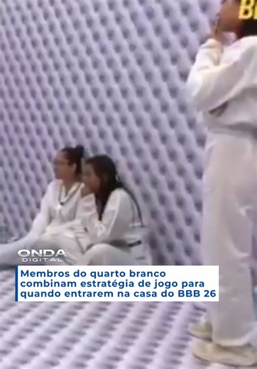 Confinados a cerca de 90 horas no quarto branco, os candidatos a entrar na casa do BBB 26 confabulam estratégias para utilizar ao entrar no game. A ideia de Ricardo é fazer os brothers pensarem que os candidatos da repescagem estavam assistindo ao jogo de fora o tempo todo. 🎥 TvGlobo #fyp #viral #quartobranco #bbb26 #casa