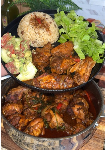 Pollo Guisado Recipe: Authentic Dominican Stewed Chicken 🇩🇴