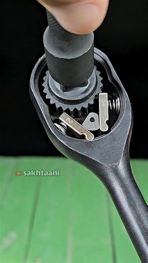 284K views · 1K reactions | ratchet handle mechanism | Sakhtaani | Facebook