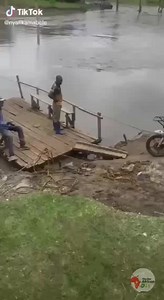 INNOVATION IN KENYA but VERY RISKY : A manually run Commercial Ferry carrying passengers across River Kuja in Nyatike , Migori County, Kenya. Necessity is the mother of invention, the ingenuity of our local people. SADLY, we cannot ignore the risk of this invention that has been forced by circumstances, in a county that received above of $7, 7058, 000 of taxpayers money last year. Cc: 📹 The Real Kenyan. | Pan-African Daily TV