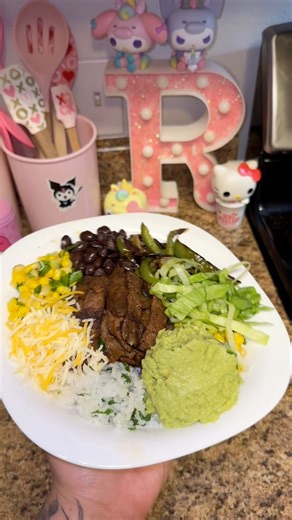 Chipotle at home is so yummy and great for a meal prep #CookWithMe #EasyRecipes #pinkkitchen #delicious #homemade #chipotleathome #steak #yummyfoodreels #foodie #mealprepideas | Rhi Rhi