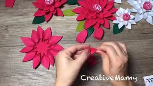 107K views · 1.1K reactions | New YOUTUBE https://youtu.be/n0b_leiNvSw Tutorial fiori in pannolenci/feltro How to make felt flowers Realizza insieme a Maria Veneziano questi fiori in feltro! Trovi tutte le info nel video YouTube https://youtu.be/n0b_leiNvSw Nei commenti i cartamodelli  | CreativeMamy | Facebook