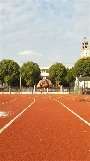 @fitness.boy.gym on Instagram: "#fitness #handstand #horizontalbar #pullups #streetworkout"