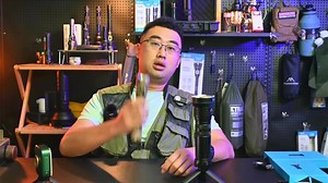 目前主流的白色LED是通过什么方案实现的？