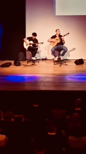 Alex [SAMBALEKUÏ] on Instagram: "Ce soir lors d’une remise de diplômes du CPNE à Neuchâtel 🙏🏻🔥💛😊 Un grand merci pour la confiance et félicitations à tous les lauréats ☀️🍺"