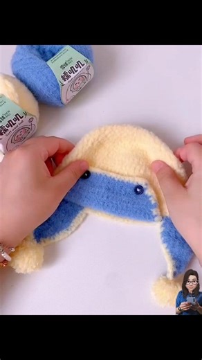 Crochet winter hat project for children, easy-to-follow video tutorial for beginners and professionals! 🧶👧👦 #Crochet #WinterHat #Tutorial #Children #Beginners #Professionals | Her creativity