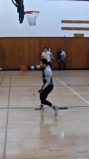 Jeremy Stewart | Dodgeball Player on Instagram: "Dodgeball spin throw 💥 . Dodgeball highlights Dodgeball tips Dodgeball fails . ✨FOLLOW 4 more DODGEBALL CONTENT✨ . #dodgeball #highlights #sports #athlete #fyp #trending"