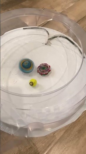 Cyclone Belial VS Tempest Wyvern #beyblade