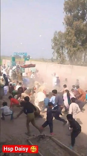 This video shows a traditional Pakistani wedding 😱😀🤣 #wedding