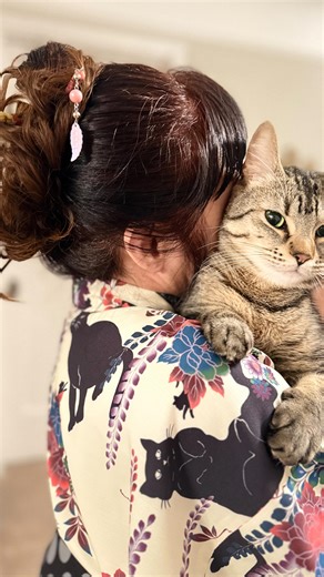 KikiMei HappyFeet on Instagram: "*Do you know “KARUTA Card Game”? . “Karuta is a traditional Japanese card game that involves two sets of cards: reading cards with full poems and playing cards with only the last lines of the poems. One person reads a poem from the reading cards, and the other players race to be the first to touch the corresponding playing card on the floor. Competitive Karuta is a fast-paced, athletic game that requires memorization of poems and quick reflexes to touch the corre