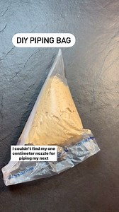 #pipingbaghack #homemadepipingbag #diypipingbag #freezerbagpiping #baggiebuttercreambag #frostingbag #icingbag #Baking #funBakingIdeas #FunnyBaking #InstaBaker #BakersOfInstagram #CakeLOL #CakeOfInstagram #thecaketoonist | The Caketoonist