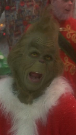 It's Christmas Day! Who's vibing like The Grinch in this scene? Merry Christmas to all 🎁 🎅 🎄 #HowTheGrinchStoleChristmas, Watch On Demand on Foxtel. | Foxtel