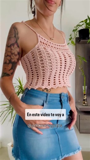 Patrón gratis✨Top Sweet💞 Te enseño a tejerlo paso a paso a tu medida!😉 🤩Es el proyecto ideal para vender o regalar❤️‍🔥 Y por supuesto disfrutar!!✨🩷 🧶Utilice 2 ovillos de hilado elastizado: Katia Sweet Cocoon ✨Te dejo de referencia las medidas de mi top* Largo hasta la sisa: 21cm Largo total (sin breteles): 25cm Contorno: 70cm (recorda que el hilado es elastizado) Tira de breteles: 70cm *Vos lo podes adaptar a la medida que necesites🧡 ❤️Dejame tu like si te gustó!! Besos! Johana♥️ . #croch