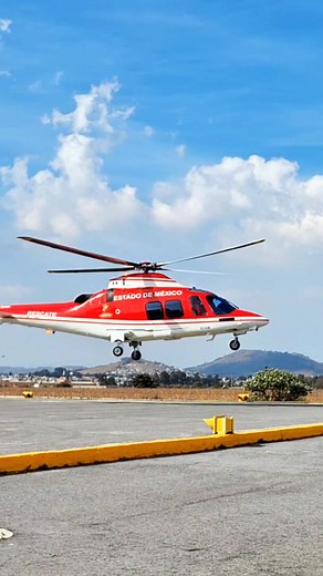 #GrupoRelámpagos realizó un traslado interhospitalario “Código Trauma” para un paciente con quemaduras de segundo grado por escaldadura. El apoyo fue solicitado por el Hospital Valentín Gómez Farías, en Amecameca, y se trasladó al paciente al Centro Médico Adolfo López Mateos para que recibiera atención médica de tercer nivel. Nuestro compromiso es responder con oportunidad y brindar apoyo especializado cuando más se necesita. #OficialíaMayorEdoMéx #ElPoderDeServir | Grupo Relámpagos