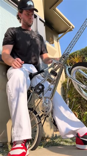 Undecided Future on Instagram: "SpongeBob type bike guitar"