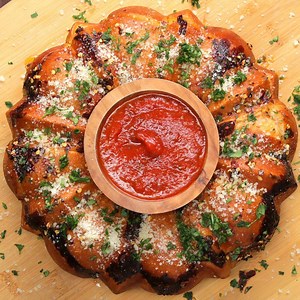 2.9M views · 5.4K shares | Flaky biscuit dough, marinara sauce, cheese, and pepperoni are baked together in a bundt pan, then you dig right in, with more marinara sauce for dipping! Recipe: https://tasty.co/recipe/pepperoni-pizza-monkey-bread | Tasty | Facebook
