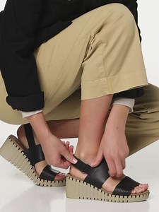 Watch Skechers Women's Pier Ave Wedge Sandal on Amazon Live