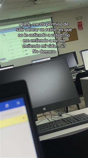 205K views · 6.3K reactions | Voy y vuelvo - - - - - #parati #viral #contenido #colegio #escuela #estudiantes #viral_video | Class Humor | Facebook