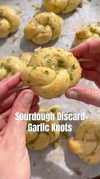 Sourdough Discard Garlic Knots #sourdoughdiscard #recipe #garlicknots #garlicbread
