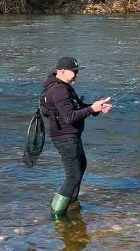 Učím se muškařit 🎣😊 2:0 pro kamenité dno #fishing #westin #muškaření