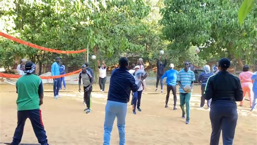 🎓 CNEPS Thiès – Lancement du premier regroupement pédagogique de la formation diplômante CAMEPS 3 / 2025 Ce lundi 29 décembre 2025, le Centre National d’Éducation Populaire et Sportive (CNEPS) de Thiès a lancé le premier regroupement pédagogique des stagiaires de 3e année inscrits à la formation diplômante en EPS, en vue de l’obtention du Certificat d’Aptitude aux Fonctions de Maîtres d’Éducation Physique (CAMEPS). Du 29 décembre au 3 janvier 2026, ces stagiaires déjà engagés dans l’enseignemen