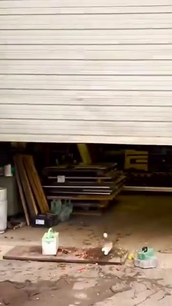 I tried splitting a tungsten sphere 😱