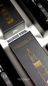In diesem Video möchten wir dir einmal die Do‘s und Dont‘s im Umgang mit unseren neuen Doonails Nagelfräser zeigen. Eine detaillierte Anleitung dazu findest du auf unserer Webseite 🤫 Bitte achte beim fräsen darauf, dass du keine nassen Hände hast und einen Mund- und Nasenschutz zu deiner eigenen Sicherheit trägst. Halte den Fräser sicher in der Hand und stütze dich dabei ab um besseren halt zu erhalten. Wichtig ist, dass du die richtige Drehzahl, Richtung und Bits verwendest. Die einzelnen Bits