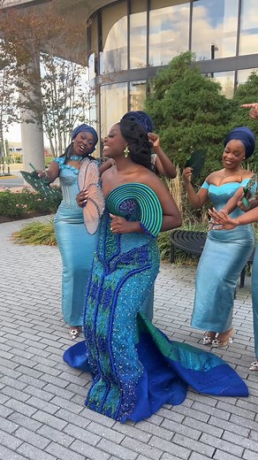 A happy bride ❤️with supportive friends ❤️❤️Congratulations to our dearest bride . And a heartfelt appreciation to the ever amazing bridal stylist @stylebymoncielle ,thank you for entrusting your brides to us ; it’s a privilege to work with them and provide the best kente , ensuring their special day is even more unforgettable. —————————————————————— Bride: @missoptimastic Groom: @_flicks1 BRIDE/BRIDESMAID: Brides makeup: @looksbybettie Brides bundles: @jsamaiye.bridal Brides styling/install: @k