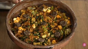 🍽️ Les sopes mallorquines és un dels plats més típics de les Balears. Antigament eren molt present en el nostre menú, però cada vegada en menjam menys. 😋En Santi Taura ens proposa fer-ne unes de potada: unes sopes mallorquines de matances. La recepta 👉 #ALaCartaIB3 https://bit.ly/2G5OvpD #CuinaSantiTauraIB3 | IB3