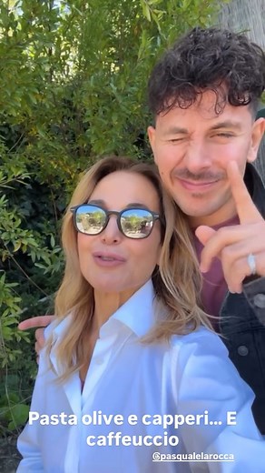 Barbara d'Urso e Pasquale La Rocca salutano il pubblico: "Siamo carichissimi". La D'Urso svela di aver cucinato la pasta con le olive e capperi al suo maestro ballerino: "So pure cucinare!" #paqualelarocca #barbaradurso #ballandoconlestelle | Libero Magazine