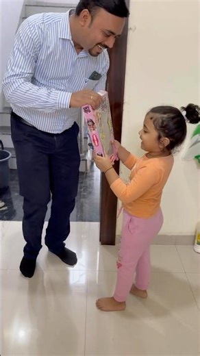 Sristi ko doll mila papa se 😁 #littlestarsristi #shorts