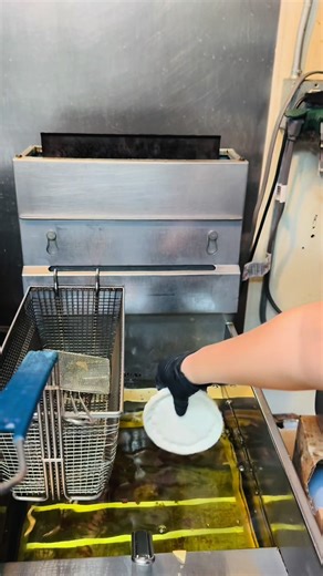 #trabajando #findesemana #janet #janet83 apoco no el trabajo sale más rápido con la música todo volumen