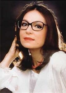 Nana Mouskouri - Casta Diva lyrics