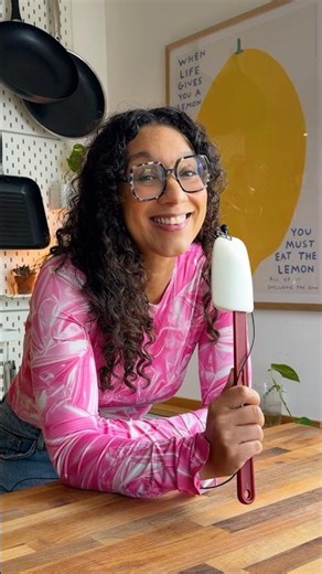 Sticky Sriracha Aubergine + Peanut Butter Noodles 💪 full recipe is on the SO VEGAN website + app