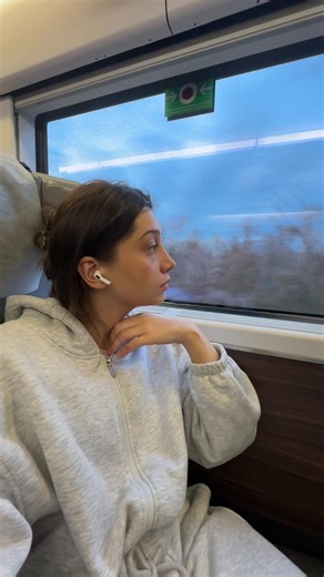 ვიცი,რომ ყველა ქალაქის მაცხოვრებელი იყენებს ყურსასმენს 😅უბრალოდ ჩანახატიაა ,ისევ წინასწარ თავს ვიზღვევ #ფორიუ #ფორიუზე