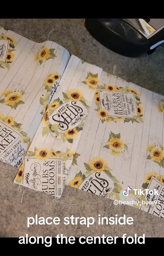 Make a hanging tea towel with me. Super simple and easy. begginer friendly. #sewtiktok #sewingforyoupage