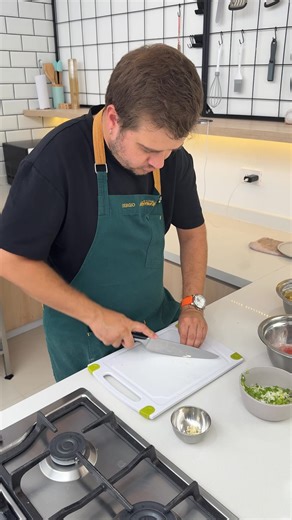 3 comments | ¿Cansado de no saber qué cocinar hoy? No sabes qué preparar o sientes que tus platos siempre salen igual. El curso de cocina de The Kitchen Brothers te enseña técnicas claras y prácticas para sorprender en la cocina. ✅100% Online ✅Garantía de satisfacción ✅Certificado digital Inscríbete hoy y da el primer paso | The Kitchen Brothers | Facebook