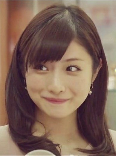 石原さとみ: 国民的女優の成功ストーリー