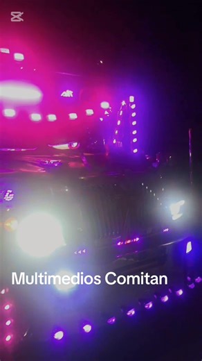 A mi cuando me dicen vamos al desfile navideño, yo en corto me desnudo ante la mirada de las patojas ... ja ja ja | La Red Multimedios Comitan