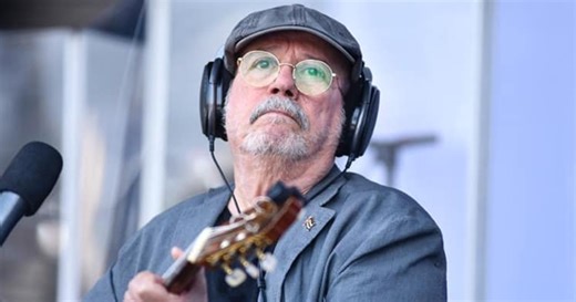 Silvio Rodríguez describes the situation in Cuba as "terrible."