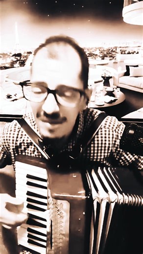 228 reactions · 25 shares | Ma uit la o poza de-a mea Remus RMS Mimă Acordeon Sunet Marius Baradache #remusrms87 #acordeon | Remus Dîmboviceanu | Facebook