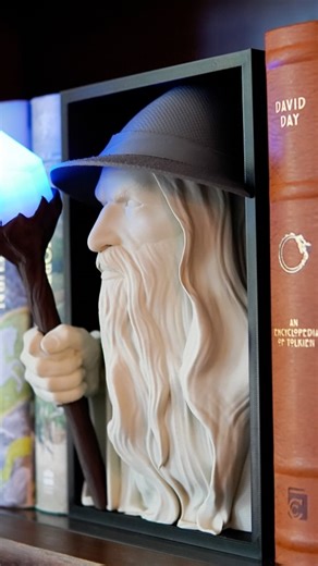 I’ve wanted to bring this idea to life for over a year — a wizard whose staff truly glows. The Glowing Wizard Book Nook was inspired by my love for Gandalf and all things Middle-earth. The staff can hold an LED tea light or an RGB puck light, letting the gemstone at the tip shine like real magic. Each part prints separately, so you can bring your own color combinations to life — no multi-color printer needed. This one’s been a long time coming, and I’m beyond proud of how it turned out. #craftyk