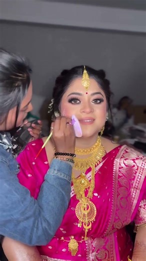 Bengali Bride hair and Kolka designs by @MuaPiyaDas Makeover by thegargichakraborty #viral