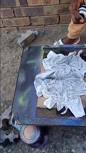 HOW TO SPRAY PAINT A T-SHIRT