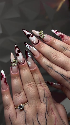 Valentinstag ist meine liiiiiebste Nailseason 🤩 Das Set ging wirklich super schnell !! Ich glaub ich mag Soft Gel nails 🥹🤷🏼‍♀️ @KM Nails @NC Nails Germany Gearbeitet mit: Rubberbase Transparent KMNails Rubberbase 05 KMNails Soft Gel Nailtips Natural Stiletto KMNails Ombre Mousse White NailsCompany Shellac White Angel NailsCompany Shellac Cherish NailsCompany Gum Gel White KMNails Top Gloss KMNails Für beide Webseiten gilt der Code Jessy10 für 10% Rabatt ! Egal wie oft ! Egal wer 🩷🩷🩷🩷🩷🩷