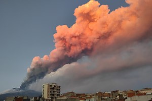 Where is Mount Etna and when did the volcano last erupt?