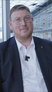 Der internationale Tag der Familie wird bei Lufthansa Aviation Training seit jeher groß geschrieben. Uns ist sehr an dem Wohlergehen unser Mitarbeitenden und deren Familien gelegen. Unser Mitarbeiter Andi, Vater von drei Söhnen, zeigt euch einmal was Lufthansa Aviation Training für Familien tut. #ExploreLufthansa #LufthansaGroup #DreamTeam #FollowUs | Lufthansa Group Careers