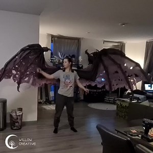 Some animatronic wings action! These are a bit over 4kg, i built them with pvc pipes frame, 3dprinted joints and a remote controlled motor. If you want to know more about how I built it, i wrote it on my website willow-creative.nl ! Quite excited to make a new pair for Lilith from Diablo 4, i hope i can start on that cosplay wish later this year. Got a lot of ideas for that one! #cosplay #cosplayprogress #cosplayersofinstagram #cosplayersofig #cosplaylife #cosplaygirl #dutchcosplay #craftyourfan
