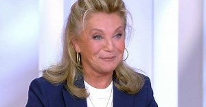 Sheila, 78 ans, se confie sur les opérations de chirurgie esthétique : “Vous ressemblez à une momie”