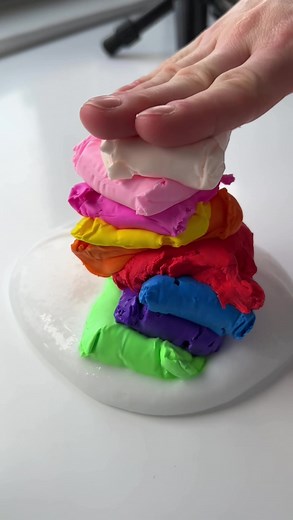 Can you guess the end colour? 😏 #fyp #slime #smallbusiness #southafrica #asmr #fidgettoys